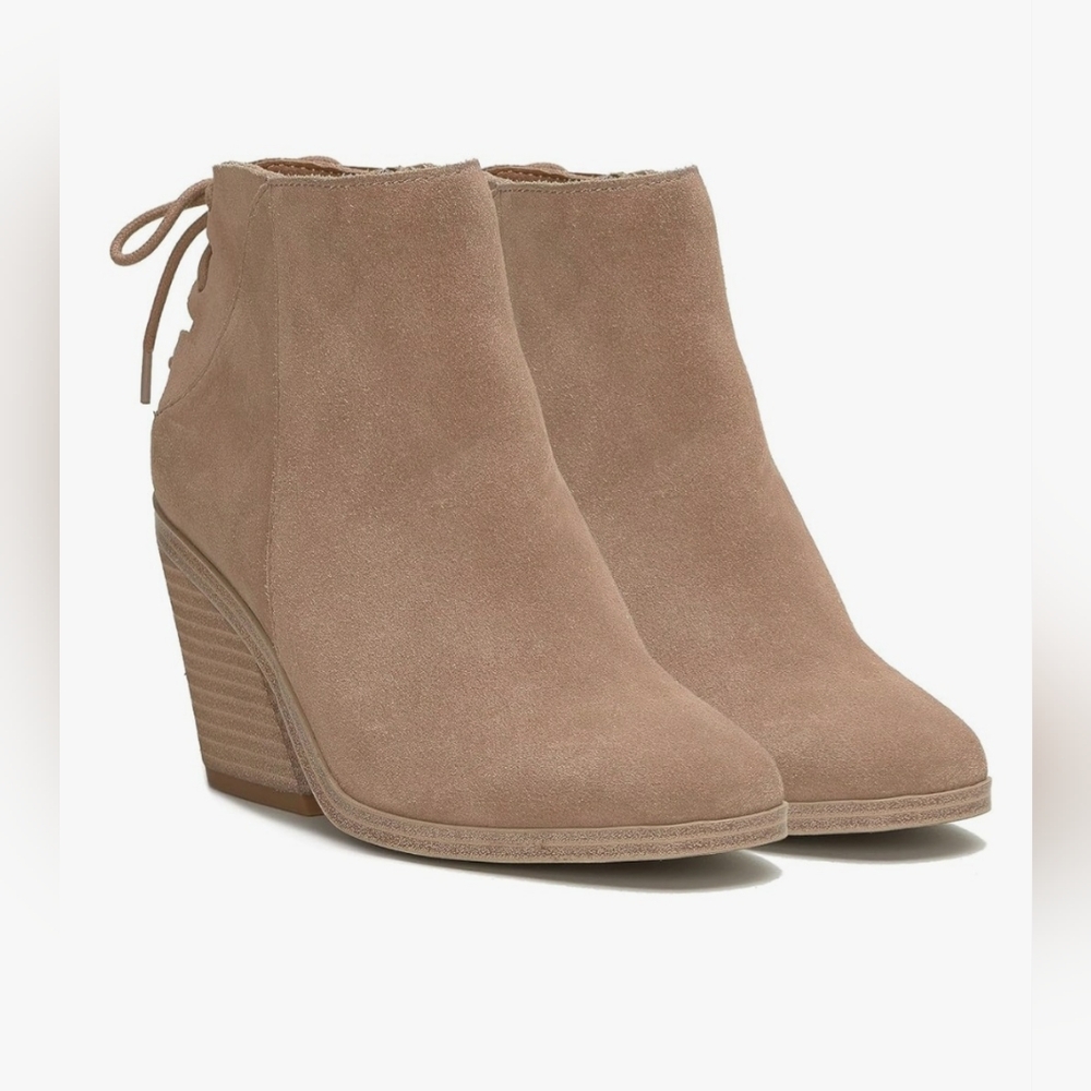 New Lucky Brand womens Mikasi Lace-up Bootie Ankle Boot Suede Size 9